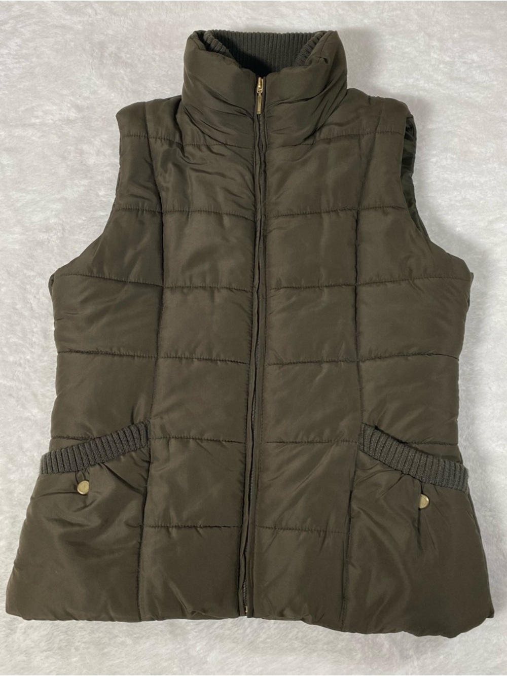 Weatherproof women’s puffer vest brown size medium ribbed trim pockets